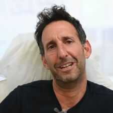 בועז תושב הבעלים של הפעול תל אביב