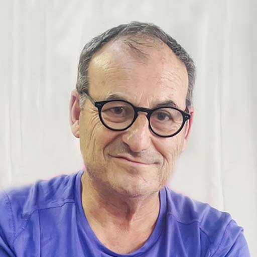 אתם צופים במנחם ריינשטיין מנכ"ל ג'ונסון אנד ג'ונסון מדיקל ישראל. בסרטון זה הוא מסביר ומספר על החווית טיפול שלו בנטלי קוסמטיקס שמתמחה בבעיות שונות בכף הרגל והציפוניים. אז מה מנחם ריינשטיין מספר על הטיפול שעבר אצלנו? "אני מנחם ריינשטיין מטופל בקוסמטיקה נטלי ולאורך זמן זה עזר לי בצורה בלתי רגילה. יש לי עור עבה שמתפוצץ ברגליים ובידיים, וטיפול שלו מאז שהתחלתי לטפל פה. לפניכן היו לי עור פתוח עם זיהומים ודם היה יורד ,ועכשיו מאז שאני מטופל פה כמה חודשים אין לי שום בעיה והכל הסתדר!"